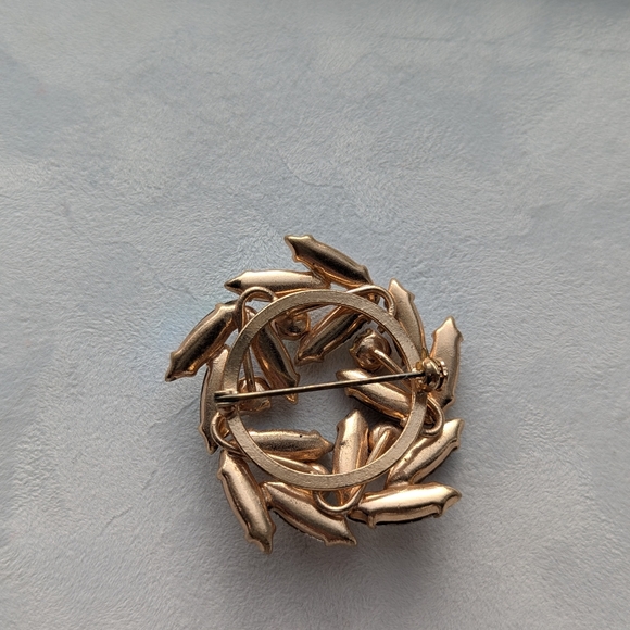 STUNNING 😍 Aurora Borealis Iridescent Leaf Wreath Circle Brooch Pink Undertones - Picture 9 of 9